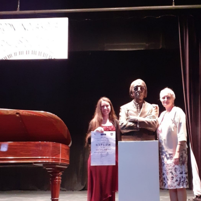 Úspěch Sáry Kolaříkové na Mezinárodní Novákově klavírní soutěži